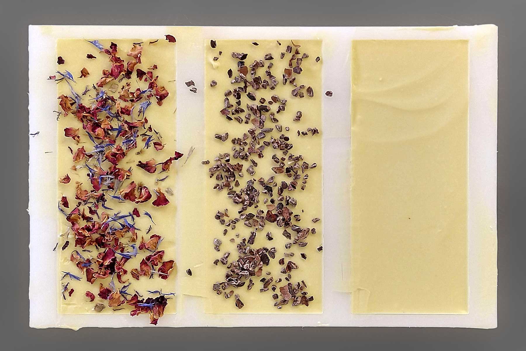 Chrpa a růže na bílé čokoládě - Obrázek 6