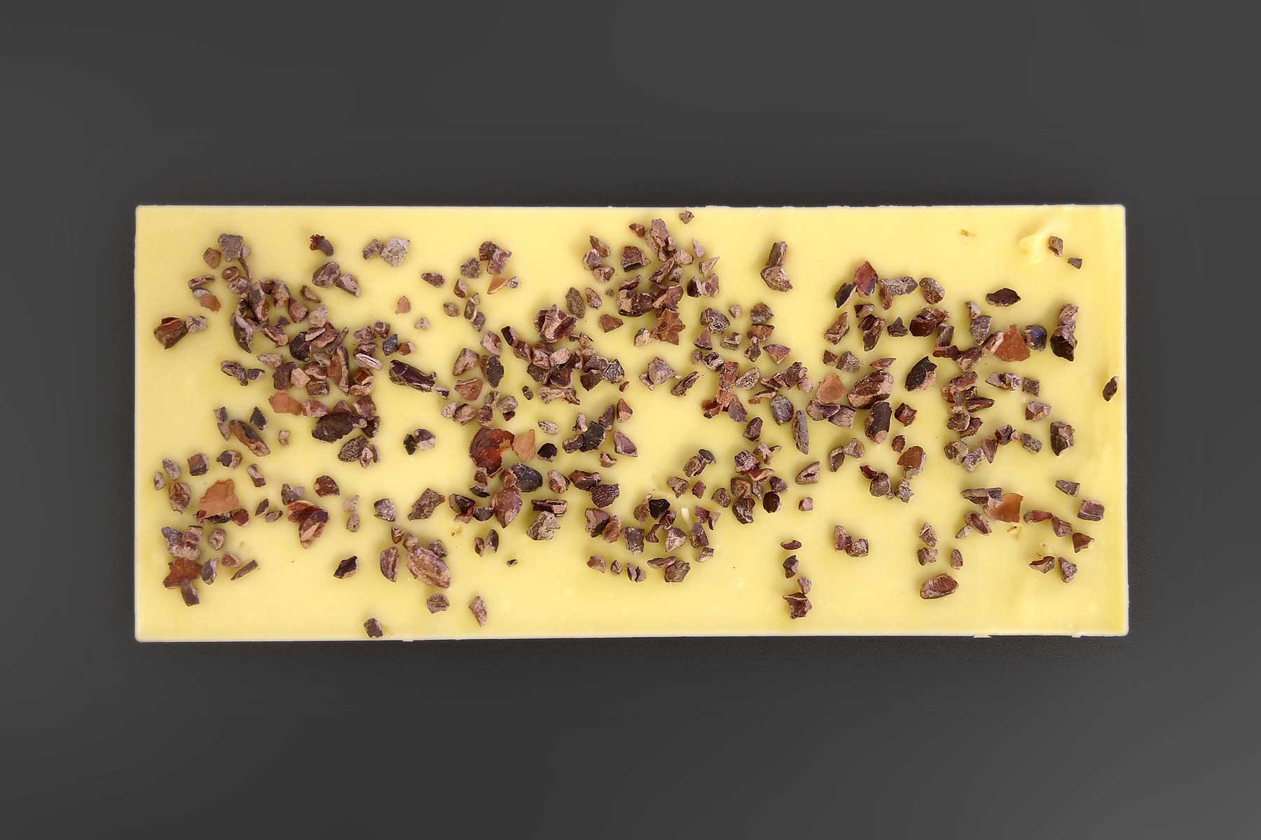 Kakaový bob na bílé tabulce čokolády - Obrázek 3